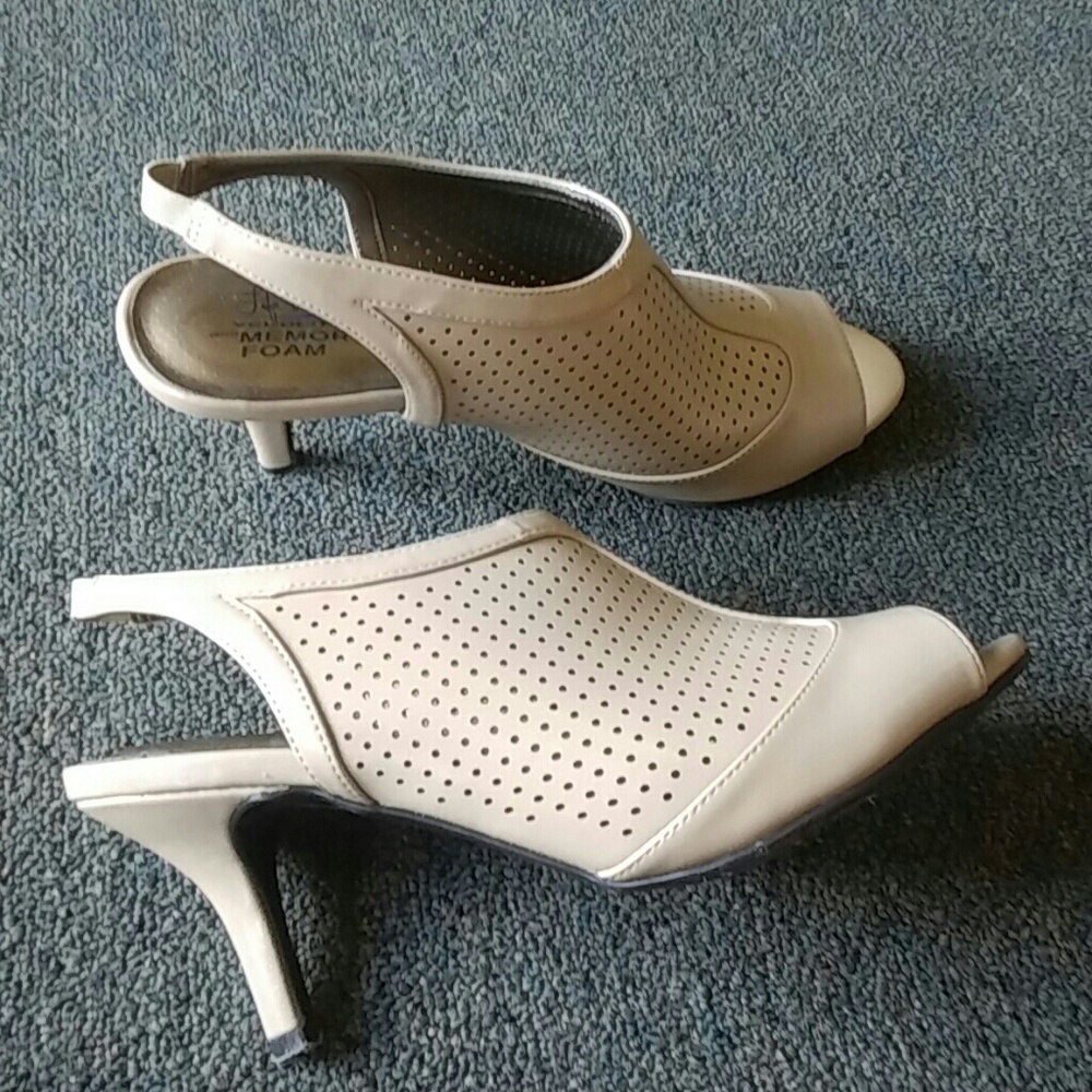 Heels - Picture 3 of 3